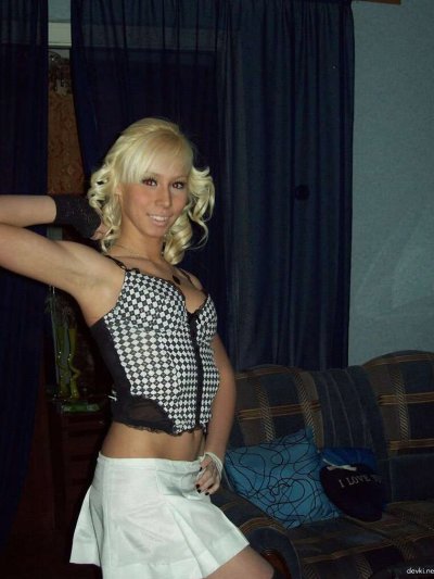 Блондинка готова к незабываемым анальным приключениям!