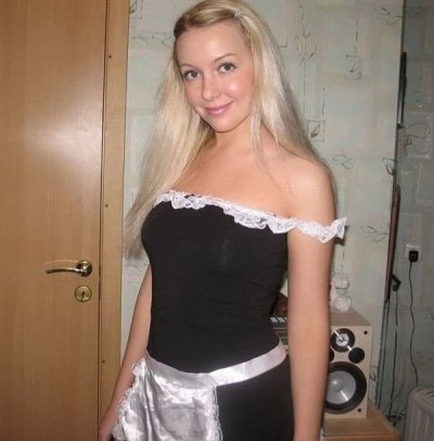 Блондинка наслаждается анальными бусами - кайфово!