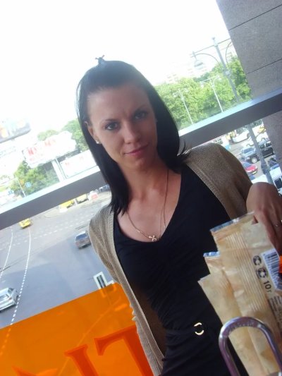 Сексуальная студентка занимается самоудовлетворением овощем