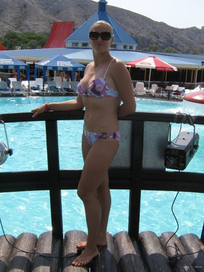 Подруга решила расслабиться на берегу