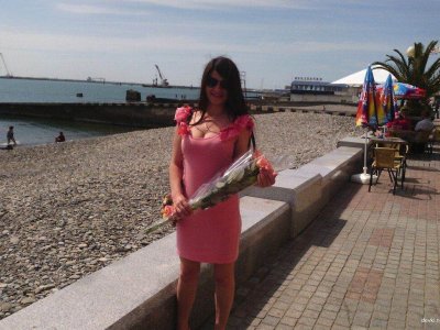 Шалунья удовлетворяет себя с парнями