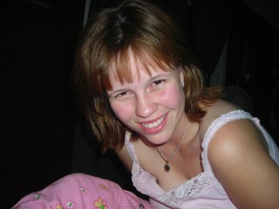 С радостью сосет член парню