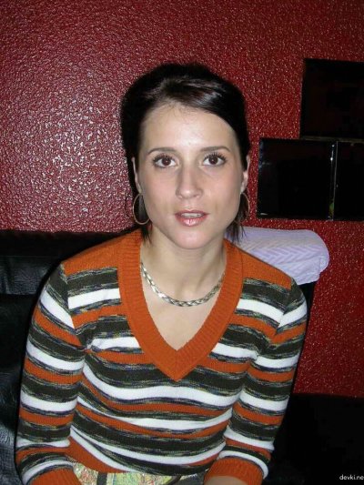 Девушка с небольшой грудью наслаждается членом в оральном удовольствии