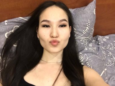 Прекрасная дама обожает демонстрировать свое обнаженное тело и интимные прелести