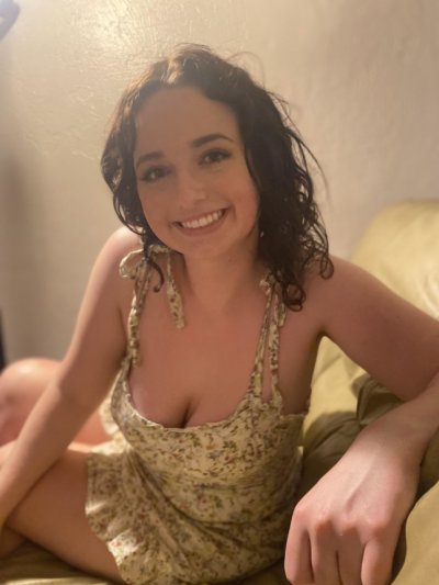 Соблазнительные снимки красотки с обворожительной задницей в халяве