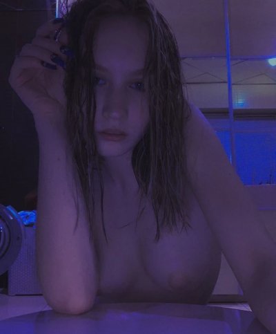 Дрочка в деле: крошка обожает показывать себя