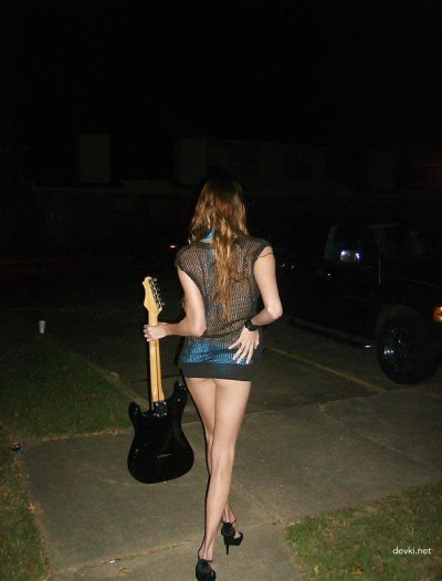 Большегрудая красотка - улучшенный заголовок для порно-сайта, 18+