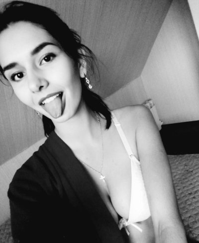 Шикарные груди голой красотки под разными углами - отличный выбор!