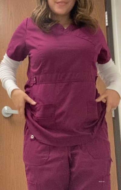 Развратная сестричка без одежды после рабочего дня