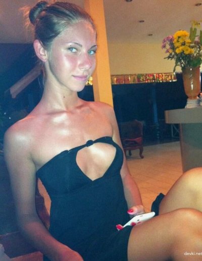 Голая тёлка на фото — сексуальные снимки молоденькой модели