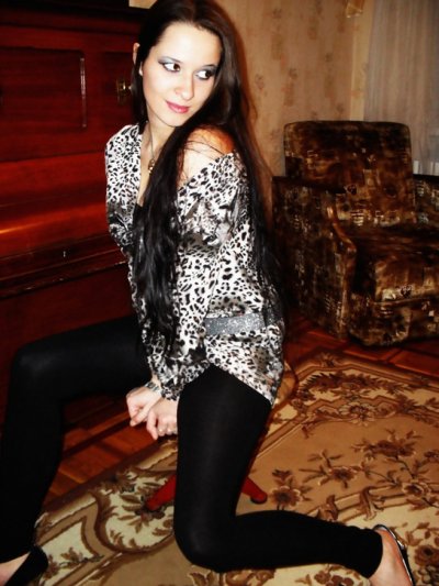 У неё шикарная фигура, и она это осознает, поэтому её легко уговорить показать её без цензуры