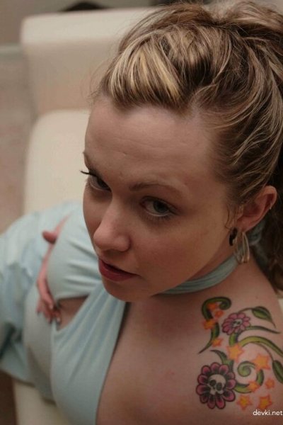 Пышнотелая красавица продемонстрировала свои прелести