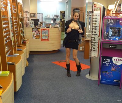 Горячая клиентка с морковкой в киске: невероятная страсть!