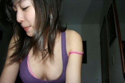 Жаркая интимная жизнь азиатки: как она наслаждается страстью на фоне!