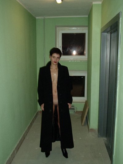 Собралась обнаженной к друзьям на вечеринку: новые сексуальные приключения!