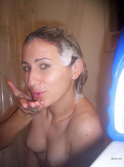 Разгоряченная красотка жаждет внимания!