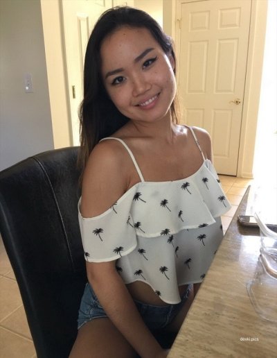 Искусные фотографии привлекательной азиатской дамы в эротическом белье