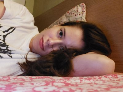 Горячая крошка показала свои изгибы и аппетитную фигурку