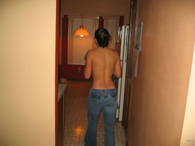 Дама с татуировкой на интимной зоне