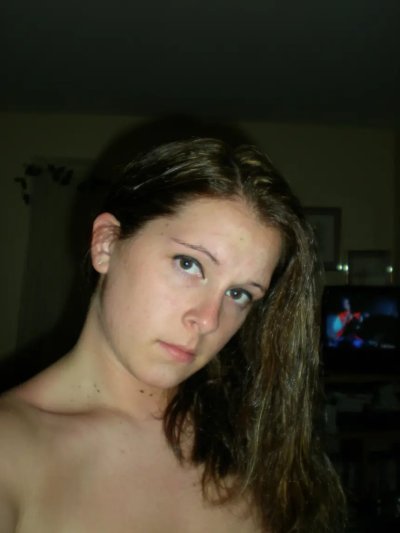 Подарила на обозрение свои прелести: бюст и задницу