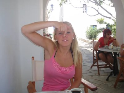 Блондинка продемонстрировала свои загорелые прелести