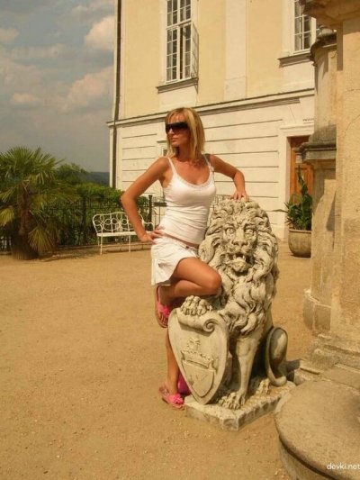 Толчок в плоть: удар в киску