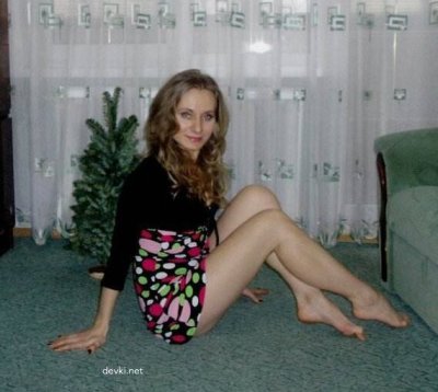 Привлекательная дама с отличной задницей - горячее видео!