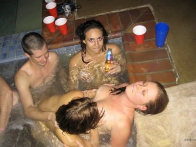 Заказали девушек в сауну для отдыха с милфами