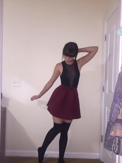 Обнаженная дама в своей спальне: искушение и страсть!