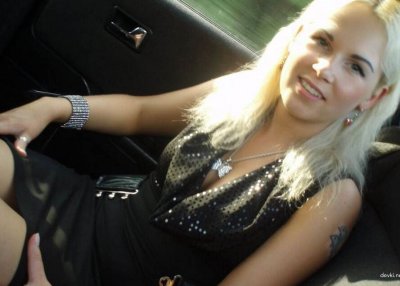 Сексуальные снимки прекрасной блондиночки в домашней обстановке