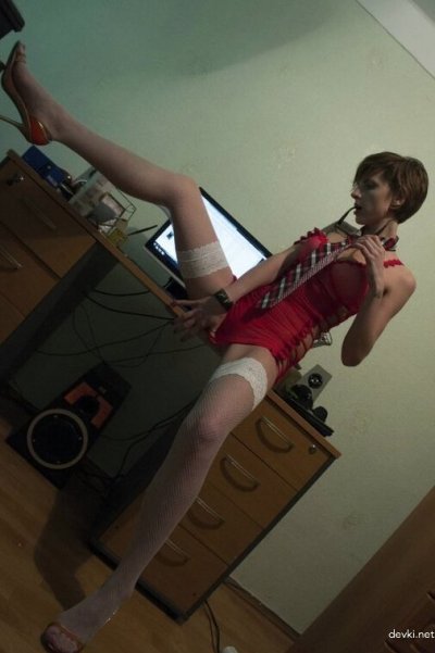 Горячая крошка в очках: новые фото и видео!