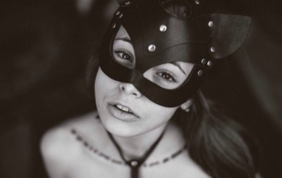 Обнаженная красавица в эротической съемке с упругой грудью - новые фото!