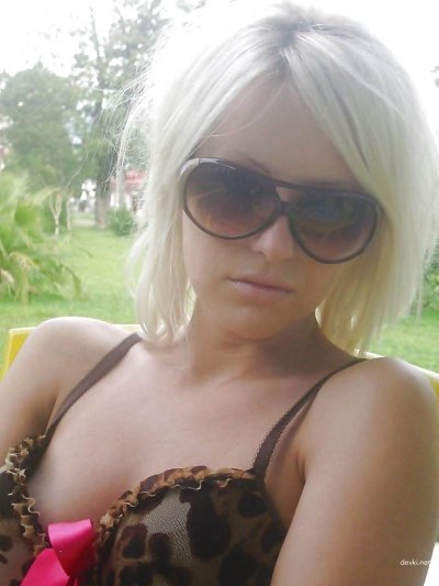 Девочка принимает в себя мужскую жидкость