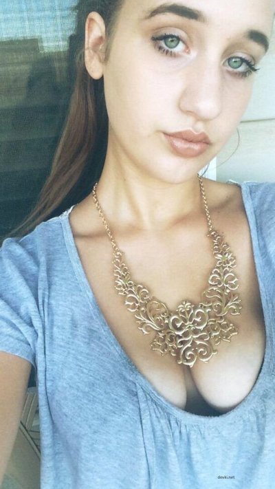 Обнаженная на постели: новые видео для взрослых