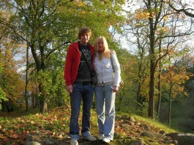 Экспериментирует с лубрикантом своей партнерши