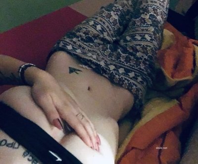 Горячая девочка с татуировками - страстная красотка для взрослых