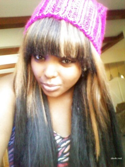 Чернокожая красотка с обворожительными формами