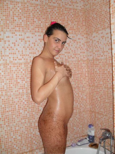 Порно девочка в ванной: игривая красотка на вебку