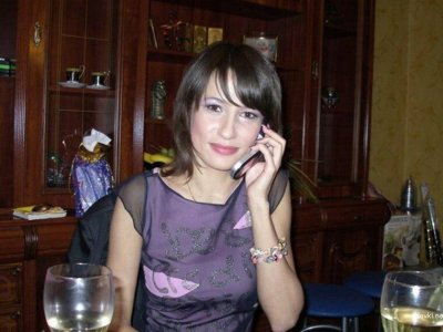 Молоденькая девочка трахается в автомобиле