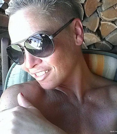 Жаркие видео с зрелыми красотками и домашними интимными моментами