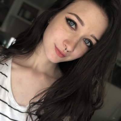 Нежная пилотка темноволосой красотки