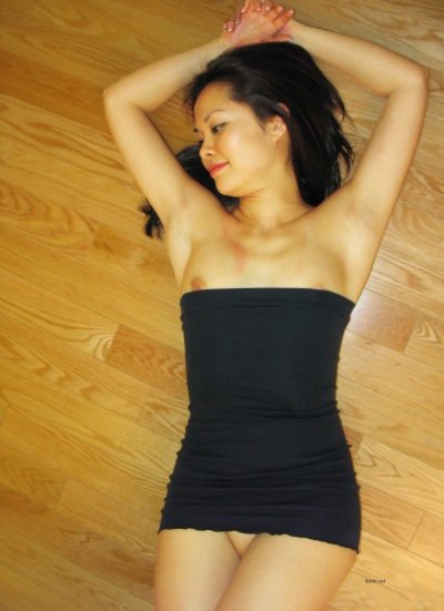 Восточная красотка без трусиков: откровенные фото и видео