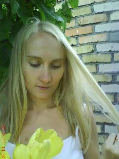 Шикарная барышня без лишних тканей