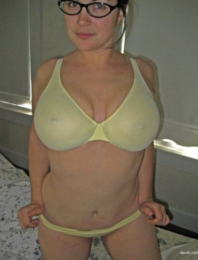 Молодая красотка с великолепной грудью