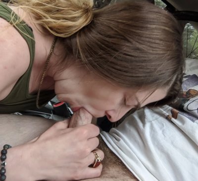 Парнушка в авто: секс на колесах