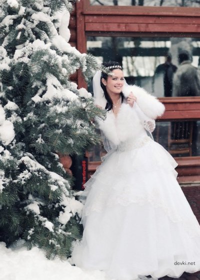 Голая невеста соблазняет - эротическое фото!