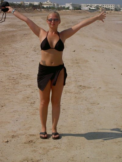 Очаровательная красавица с пляжного отдыха готова вас удивить!