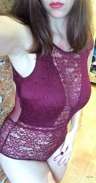 Пышные груди горячей дамы