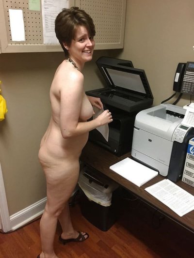 Развратные сотрудницы в офисе: эротический фотосет