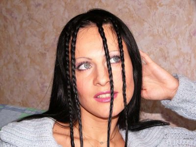 Потрясающая красотка показывает свое обнаженное тело!